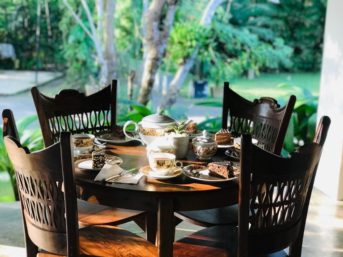 Ceylon Kingsmen Garden Hotel - Katunayake Negombo Extérieur photo