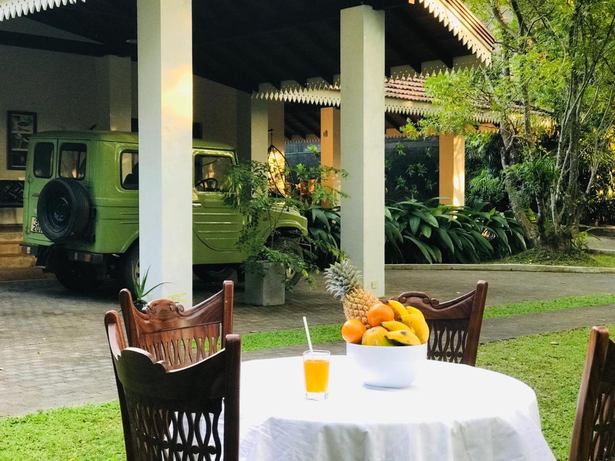 Ceylon Kingsmen Garden Hotel - Katunayake Negombo Extérieur photo