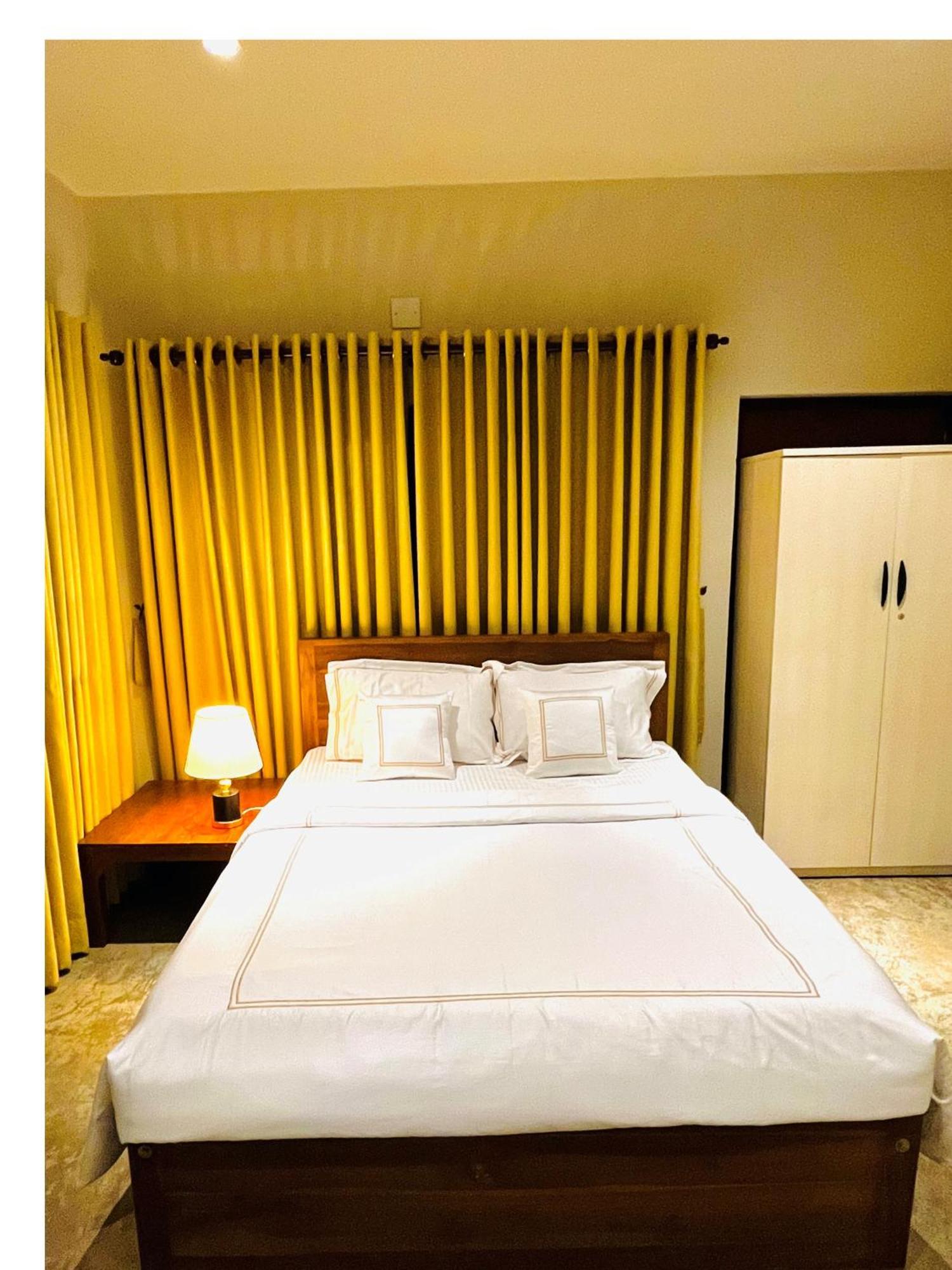 Ceylon Kingsmen Garden Hotel - Katunayake Negombo Extérieur photo