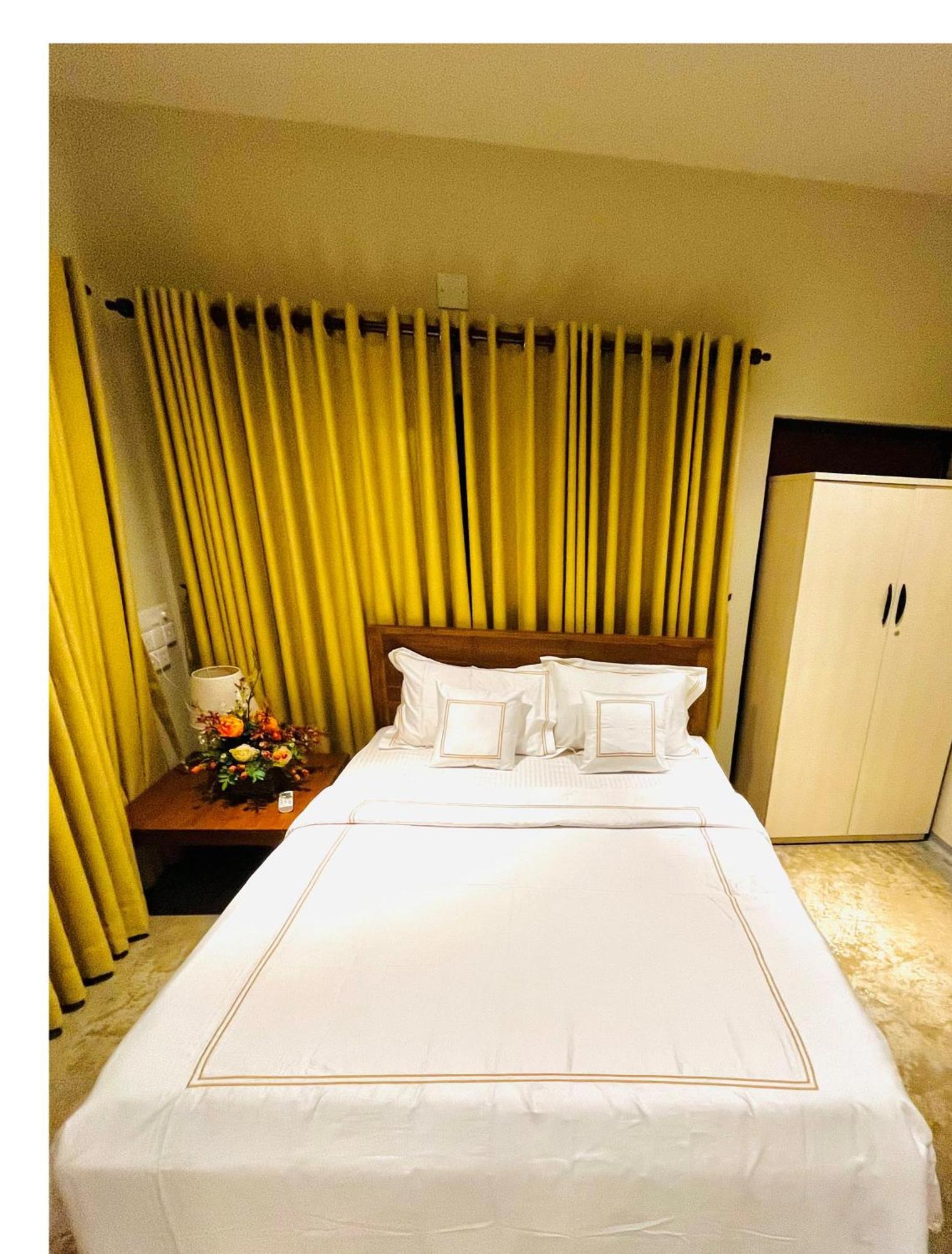 Ceylon Kingsmen Garden Hotel - Katunayake Negombo Extérieur photo