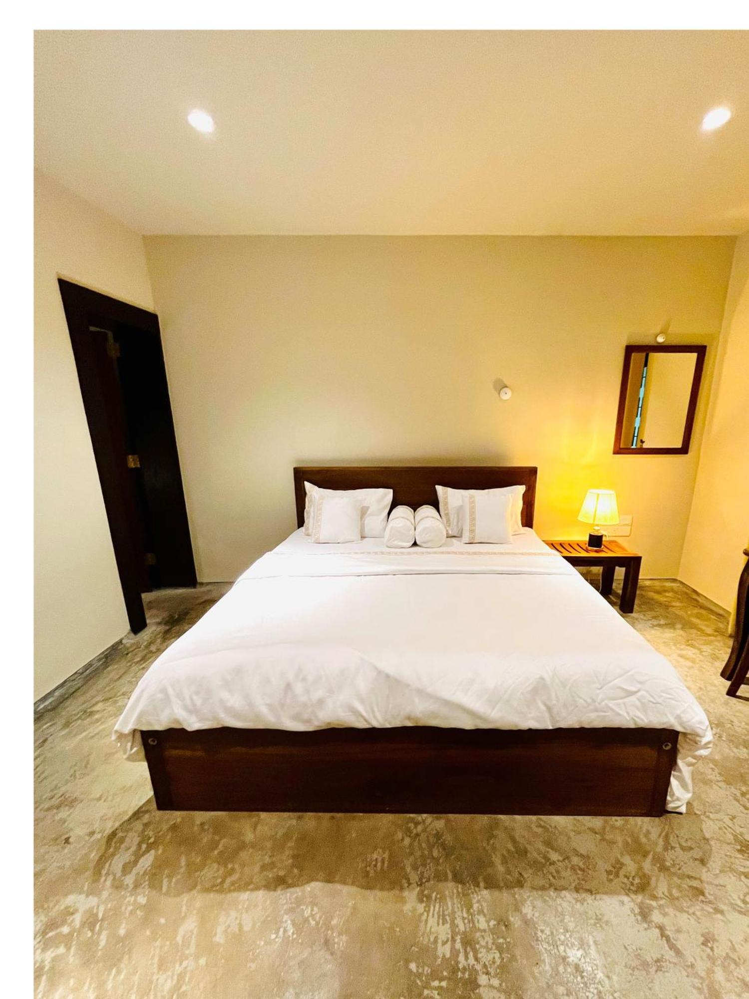 Ceylon Kingsmen Garden Hotel - Katunayake Negombo Extérieur photo