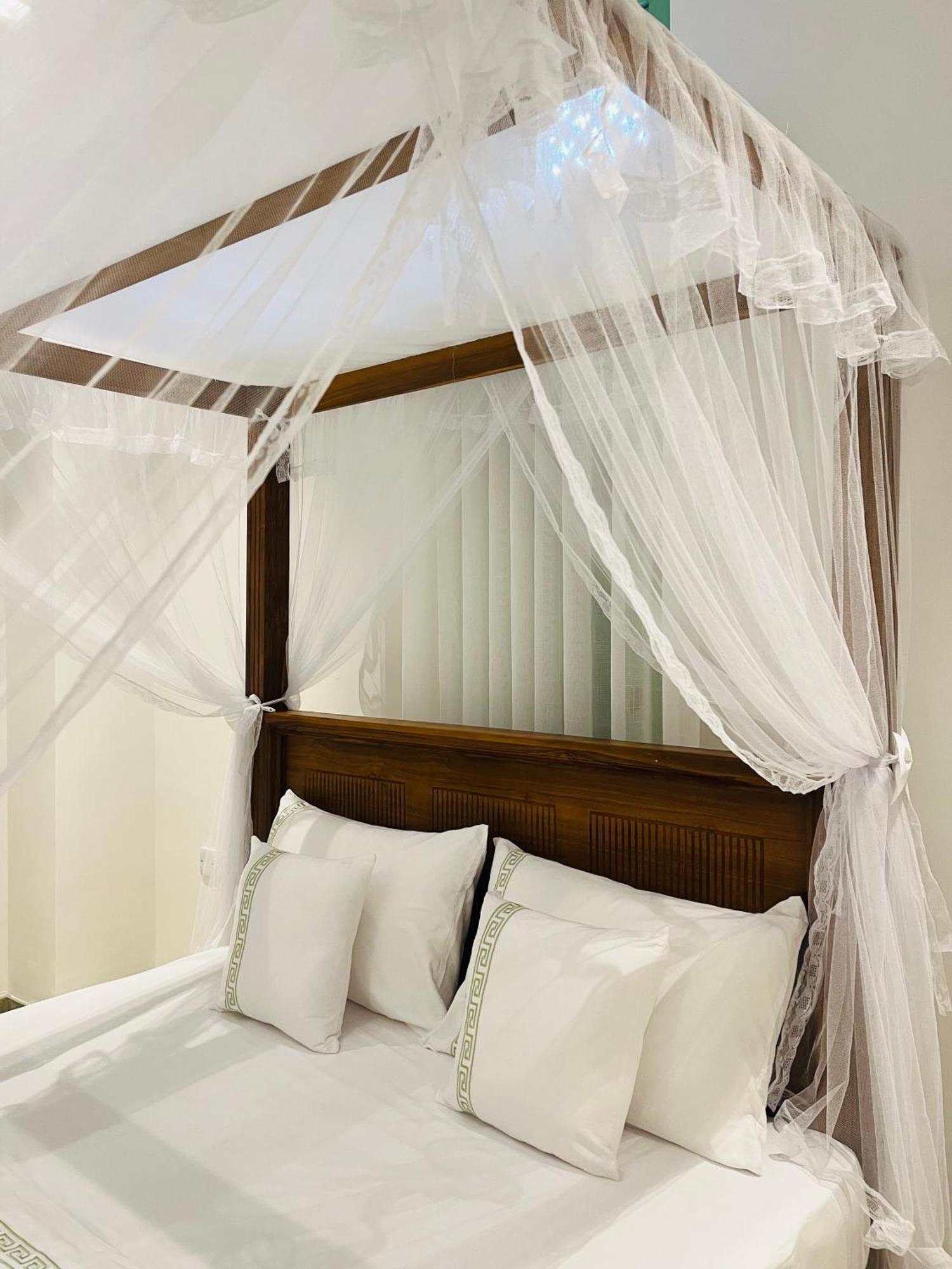 Ceylon Kingsmen Garden Hotel - Katunayake Negombo Extérieur photo