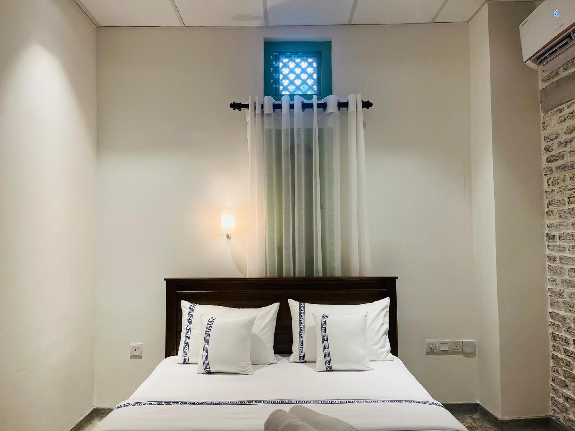 Ceylon Kingsmen Garden Hotel - Katunayake Negombo Extérieur photo
